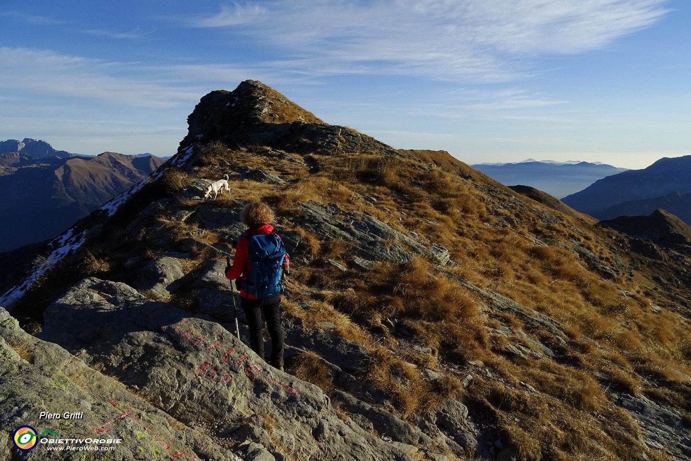 74 Lasciamo il 230 e prendiamo la traccia per cresta Monte Segnale.JPG